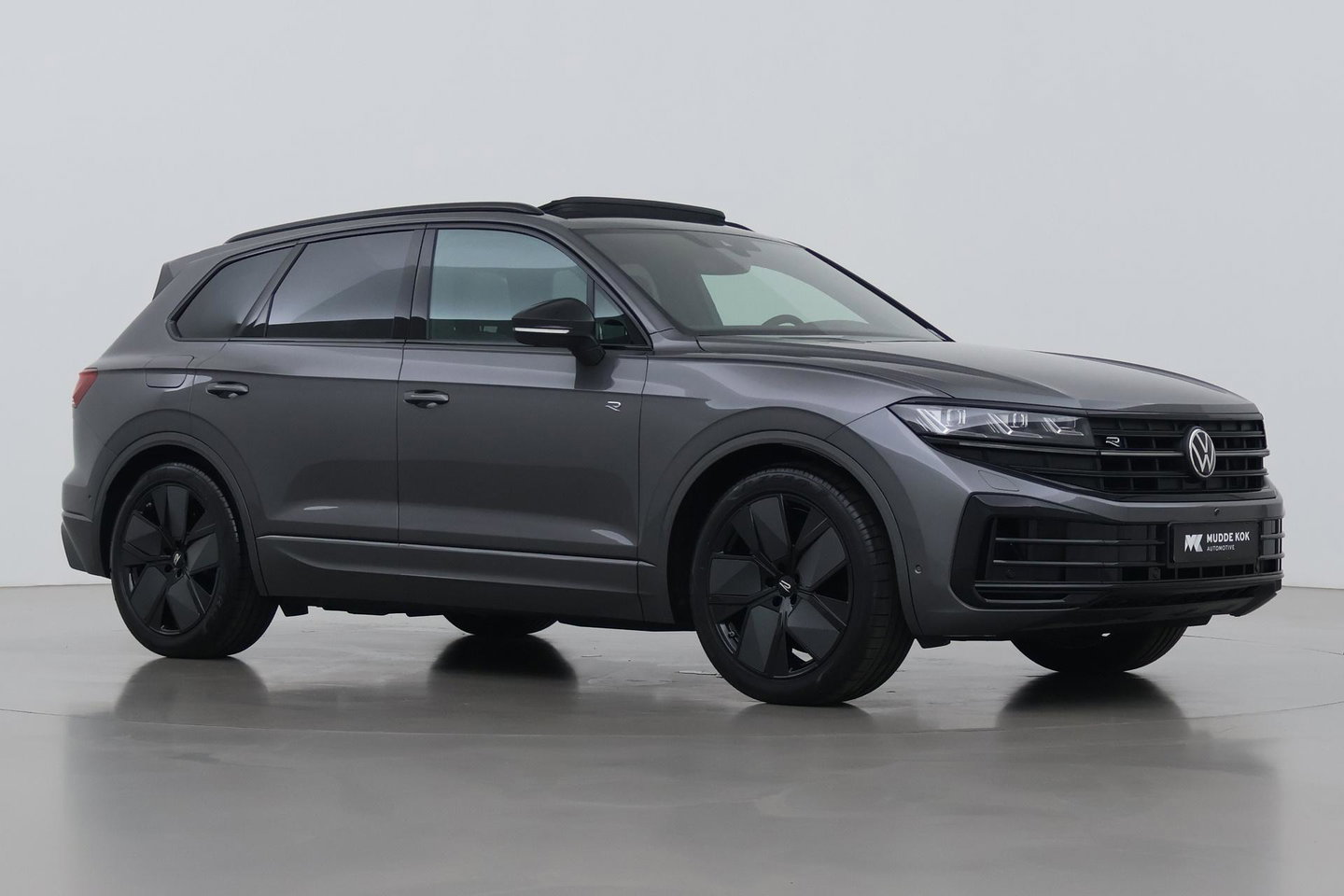 Volkswagen Touareg 3.0 TSi eHybrid 4MOTION R | FINAL EDITION | Luchtvering | Trekhaak | Panoramdak | Dynaudio | 360° Camera
