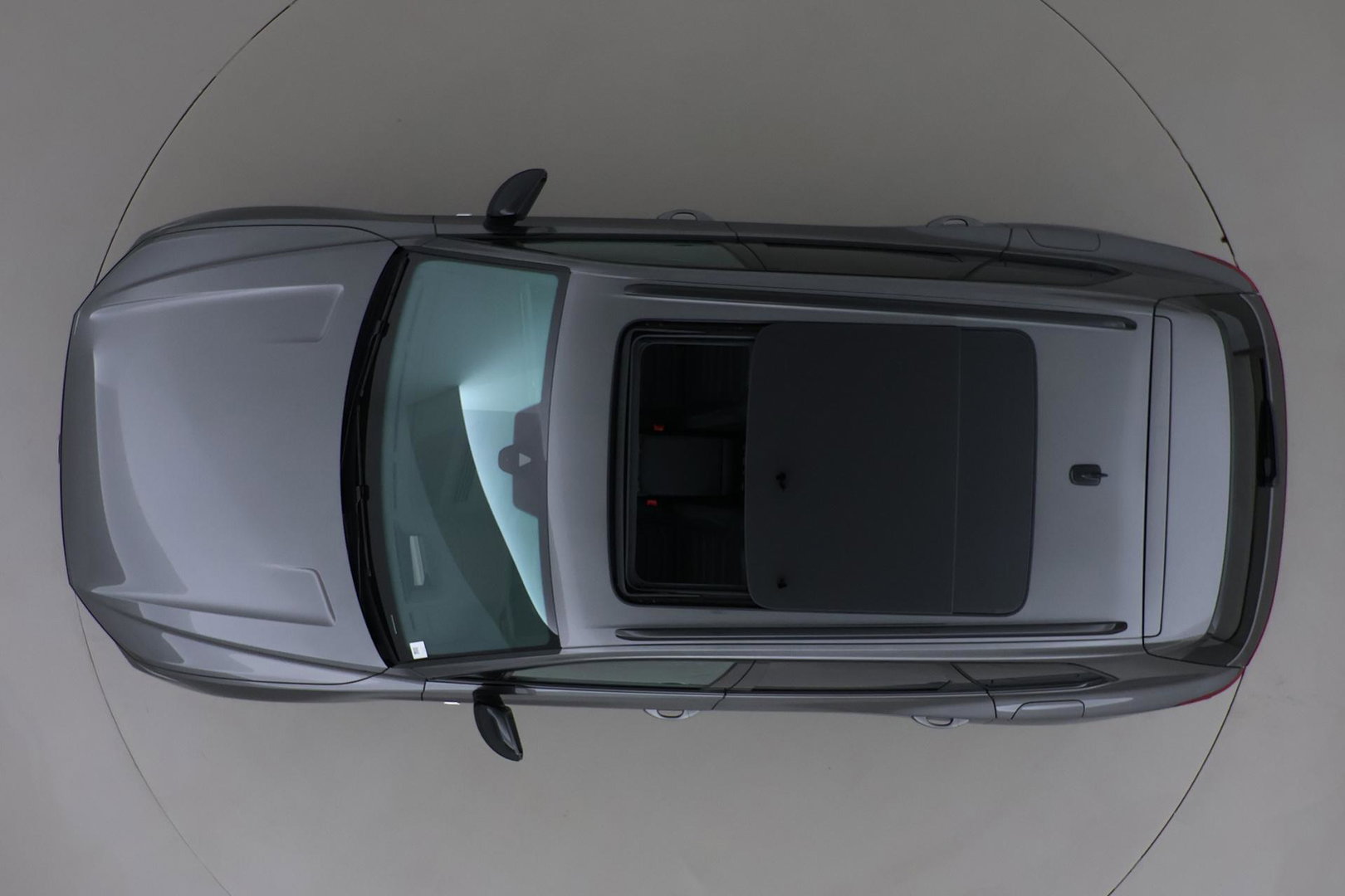 Volkswagen Touareg 3.0 TSi eHybrid 4MOTION R | FINAL EDITION | Luchtvering | Trekhaak | Panoramdak | Dynaudio | 360° Camera