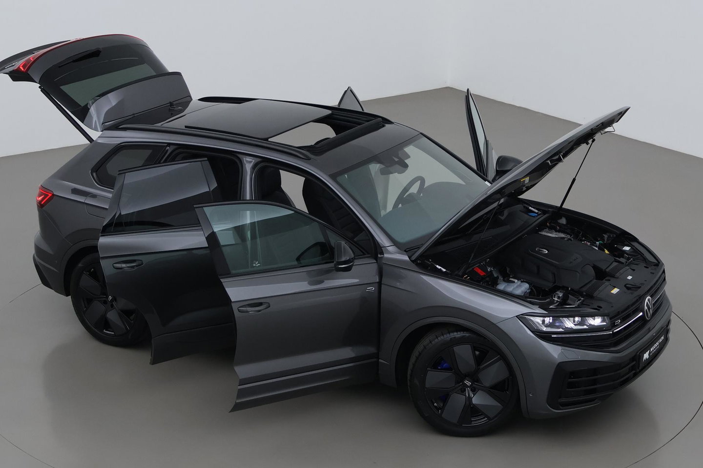 Volkswagen Touareg 3.0 TSi eHybrid 4MOTION R | FINAL EDITION | Luchtvering | Trekhaak | Panoramdak | Dynaudio | 360° Camera