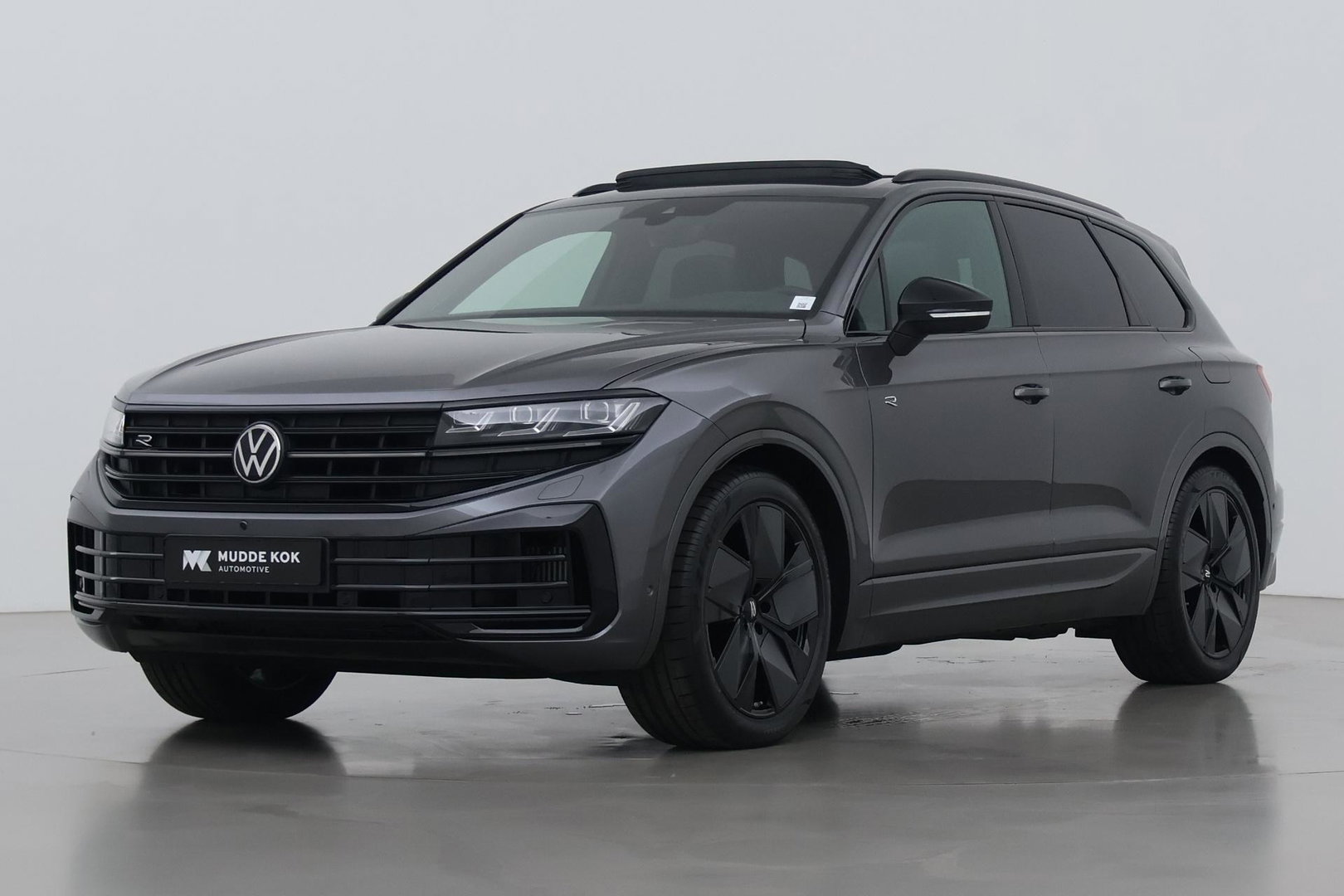 Volkswagen Touareg 3.0 TSi eHybrid 4MOTION R | FINAL EDITION | Luchtvering | Trekhaak | Panoramdak | Dynaudio | 360° Camera