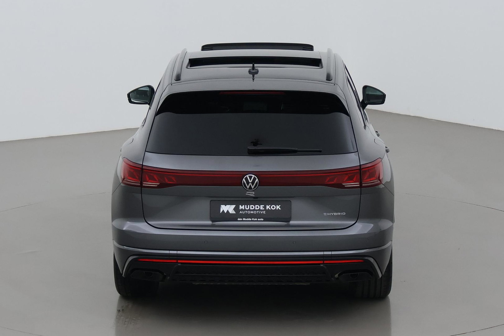 Volkswagen Touareg 3.0 TSi eHybrid 4MOTION R | FINAL EDITION | Luchtvering | Trekhaak | Panoramdak | Dynaudio | 360° Camera