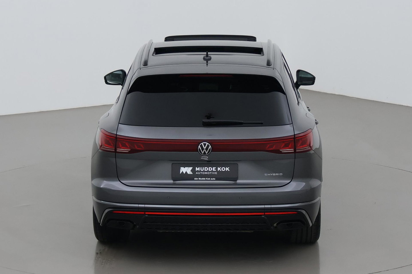 Volkswagen Touareg 3.0 TSi eHybrid 4MOTION R | FINAL EDITION | Luchtvering | Trekhaak | Panoramdak | Dynaudio | 360° Camera