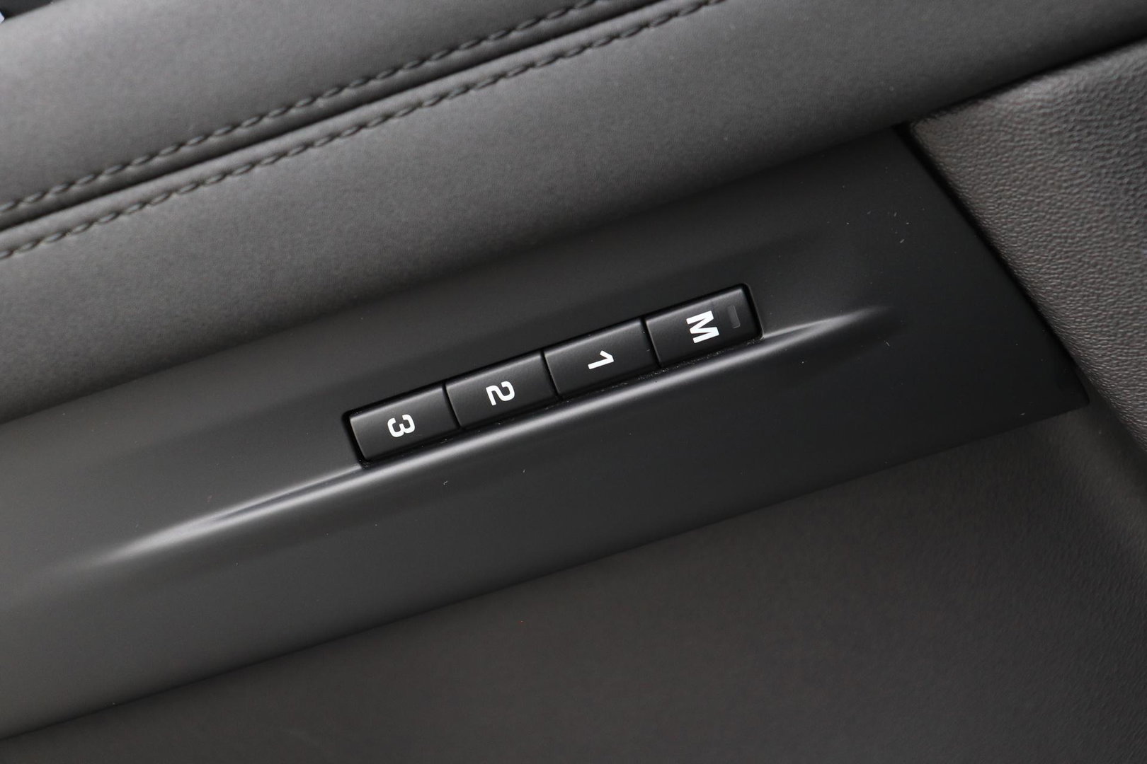 Land Rover Range Rover Evoque 1.5 P300e AWD SE | Camera | Lane Assist | Memory | Apple Carplay | 20 Inch