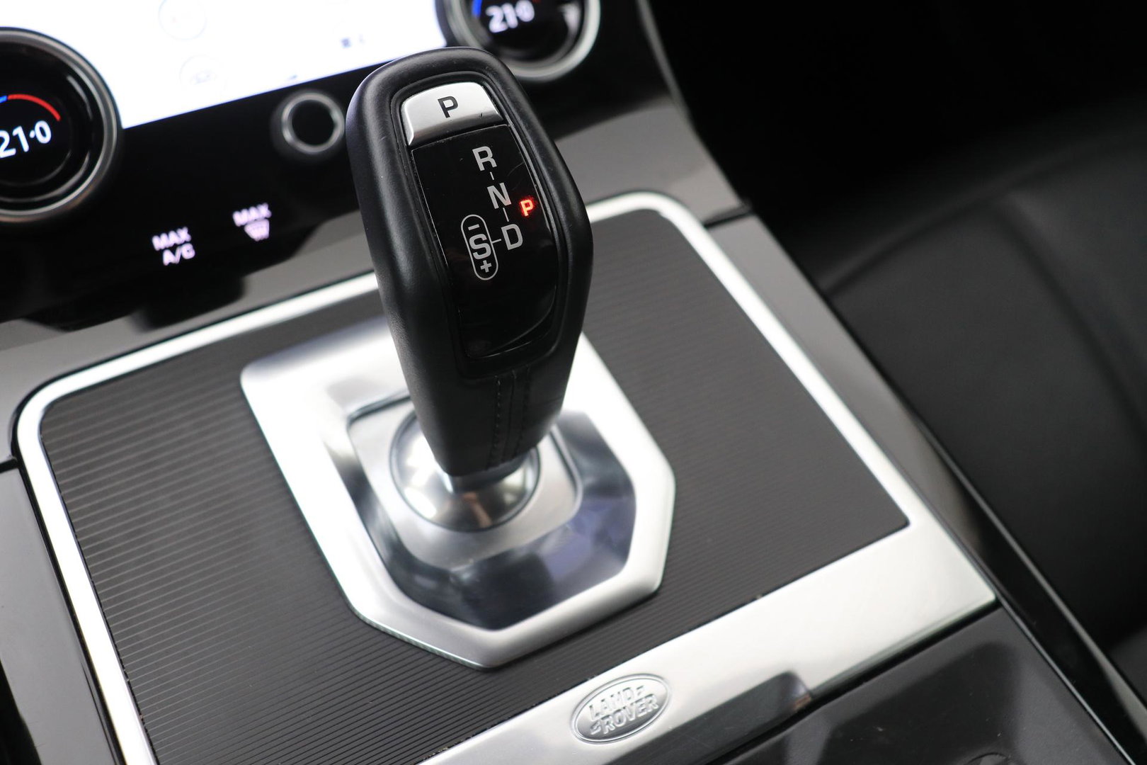 Land Rover Range Rover Evoque 1.5 P300e AWD SE | Camera | Lane Assist | Memory | Apple Carplay | 20 Inch