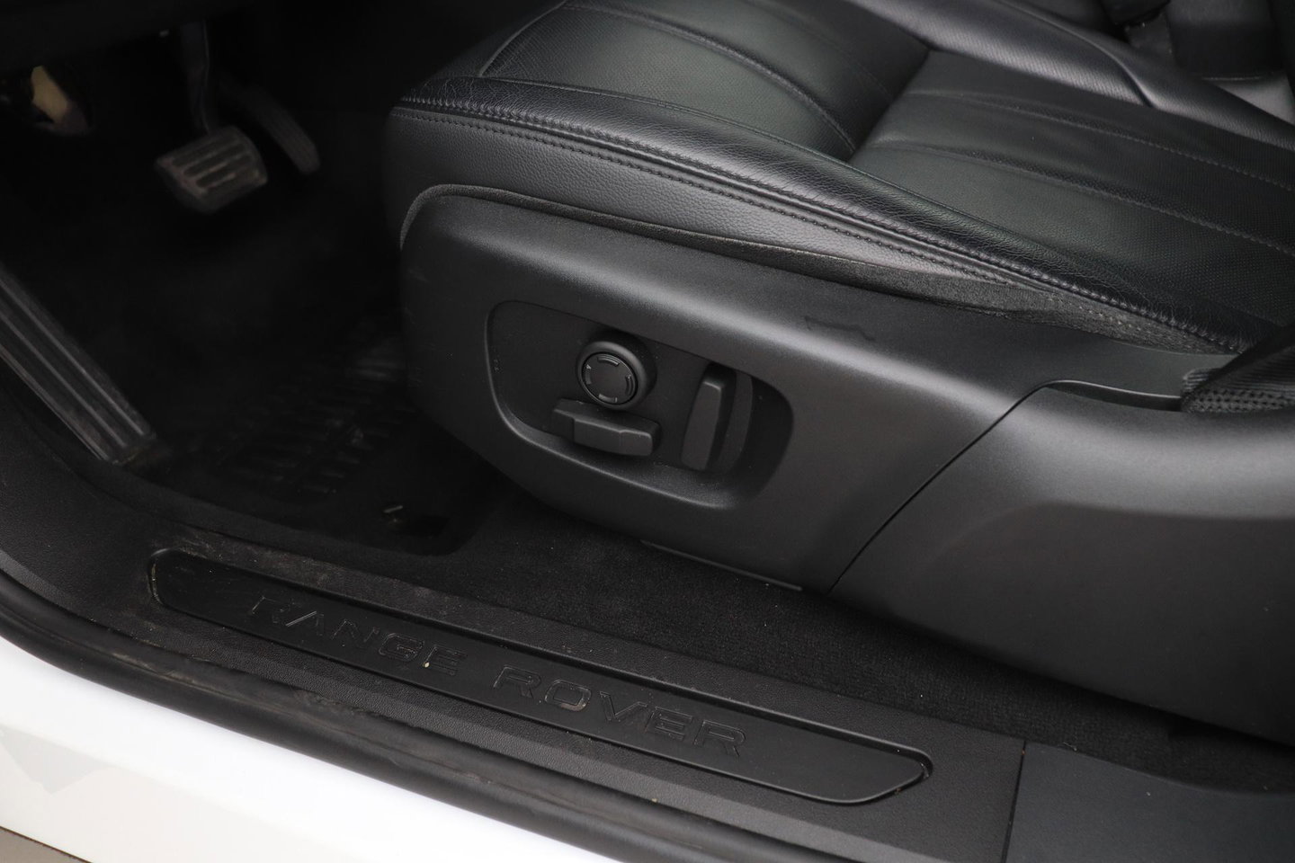 Land Rover Range Rover Evoque 1.5 P300e AWD SE | Camera | Lane Assist | Memory | Apple Carplay | 20 Inch