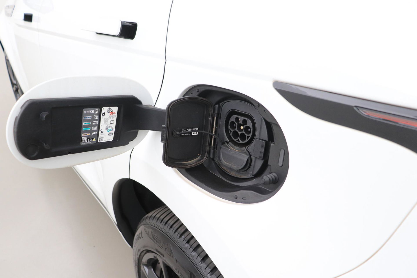 Land Rover Range Rover Evoque 1.5 P300e AWD SE | Camera | Lane Assist | Memory | Apple Carplay | 20 Inch