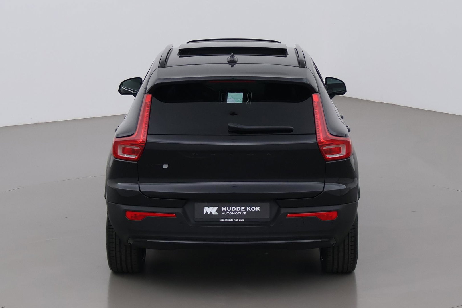 Volvo EX40 Single Motor Extended Range Plus Black Ed. 82 kWh | ACC | Panoramadak | 360° Camera | Harman/Kardon | BLIS | 20 Inch