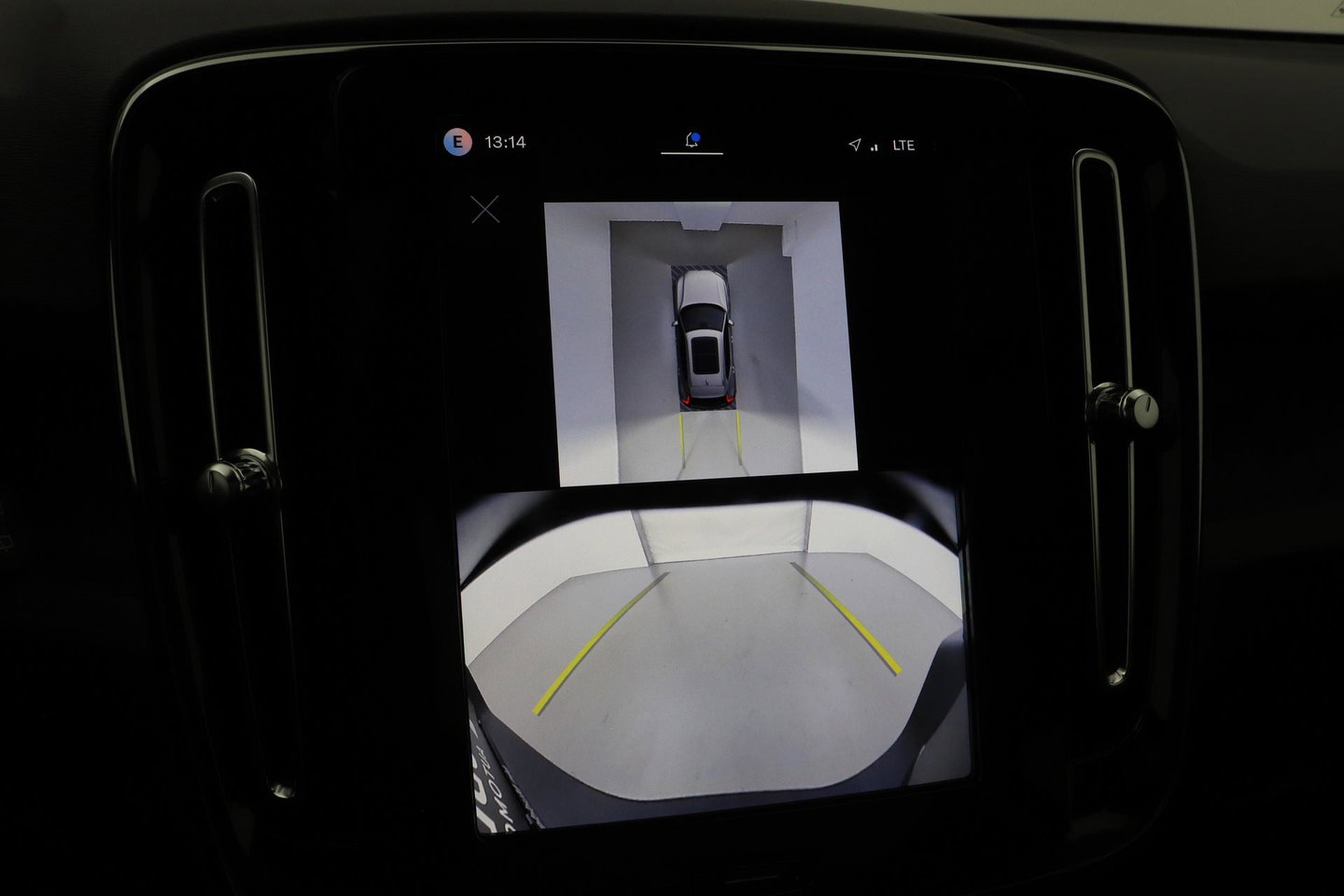 Volvo EX40 Single Motor Extended Range Plus Black Ed. 82 kWh | ACC | Panoramadak | 360° Camera | Harman/Kardon | BLIS | 20 Inch