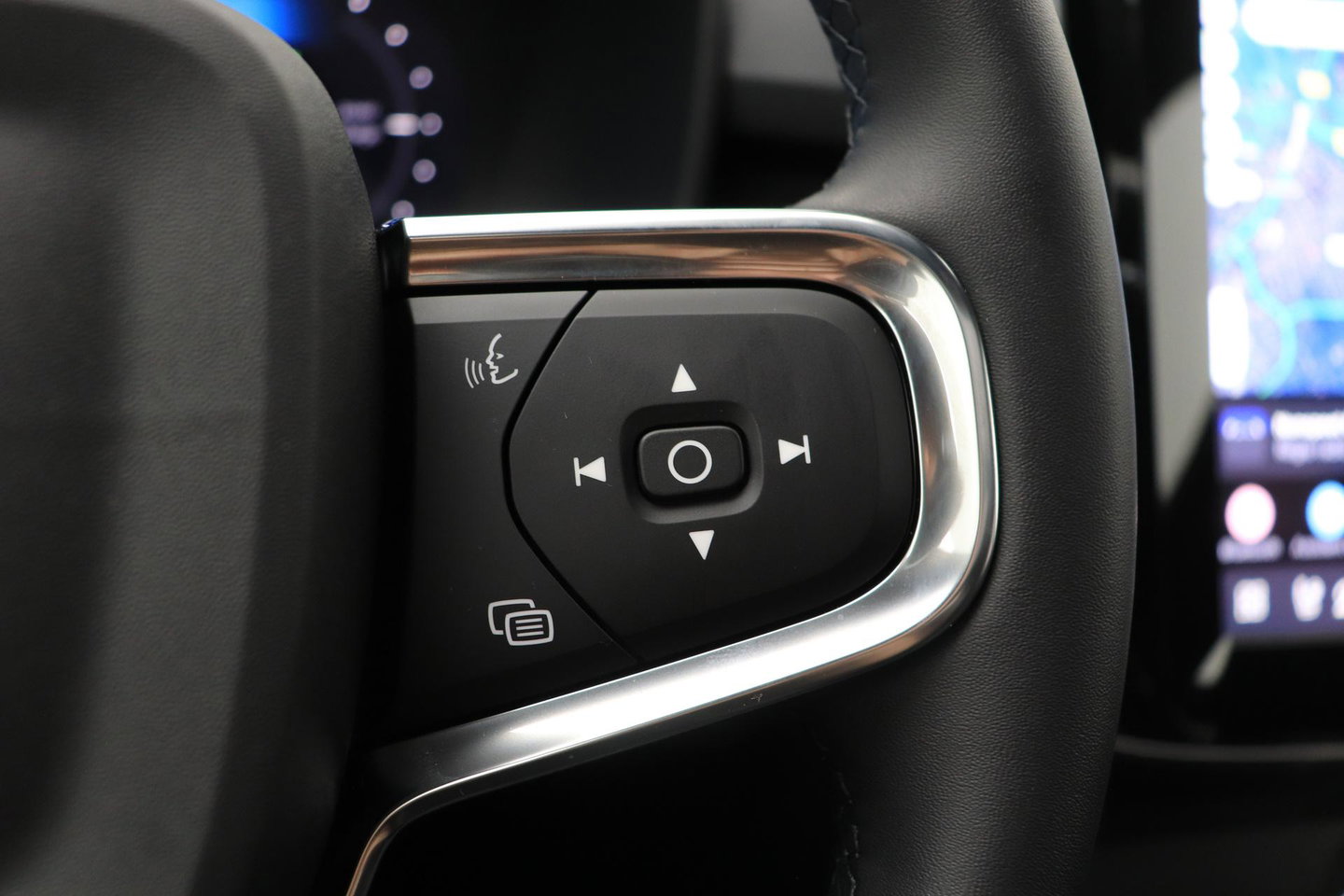 Volvo EX40 Single Motor Extended Range Plus Black Ed. 82 kWh | ACC | Panoramadak | 360° Camera | Harman/Kardon | BLIS | 20 Inch