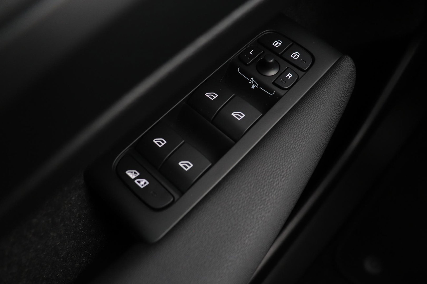 Volvo EX40 Single Motor Extended Range Plus Black Ed. 82 kWh | ACC | Panoramadak | 360° Camera | Harman/Kardon | BLIS | 20 Inch