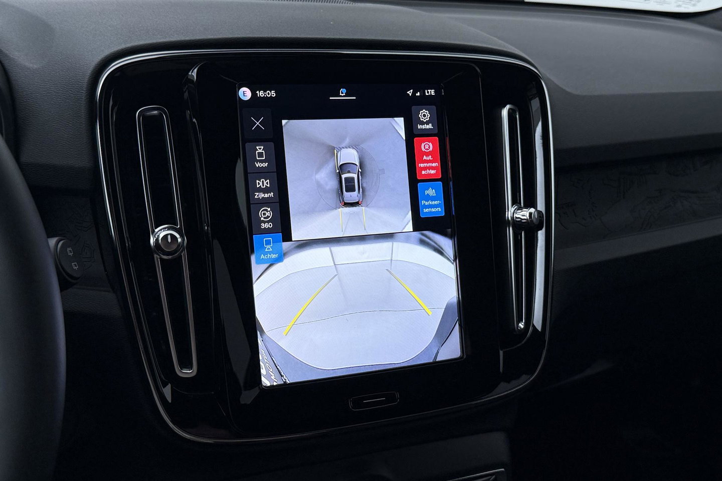 Volvo EX40 Extended Range Plus Black Edition 82 kWh | ACC | Harman/Kardon | 360° Camera | Stoel+Stuurverwarming | BLIS | 20 Inch