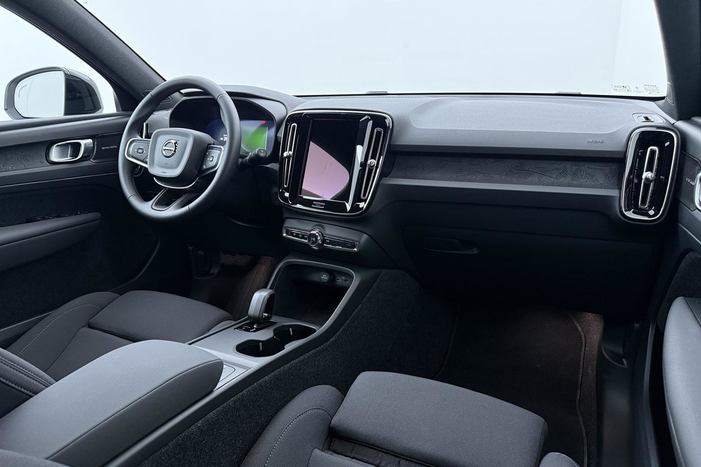 Volvo EX40 Extended Range Plus Black Edition 82 kWh | ACC | Harman/Kardon | 360° Camera | Stoel+Stuurverwarming | BLIS | 20 Inch