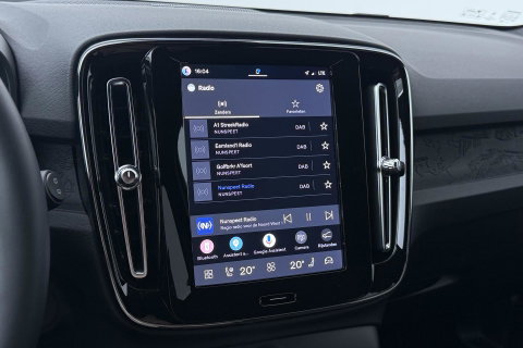 Volvo EX40 Extended Range Plus Black Edition 82 kWh | ACC | Harman/Kardon | 360° Camera | Stoel+Stuurverwarming | BLIS | 20 Inch