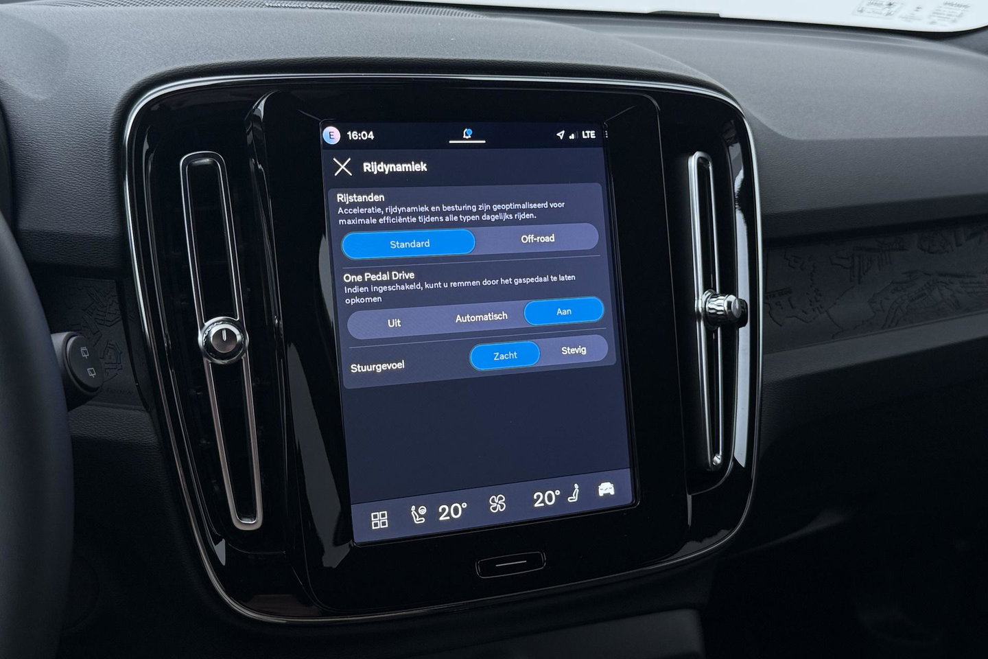 Volvo EX40 Extended Range Plus Black Edition 82 kWh | ACC | Harman/Kardon | 360° Camera | Stoel+Stuurverwarming | BLIS | 20 Inch