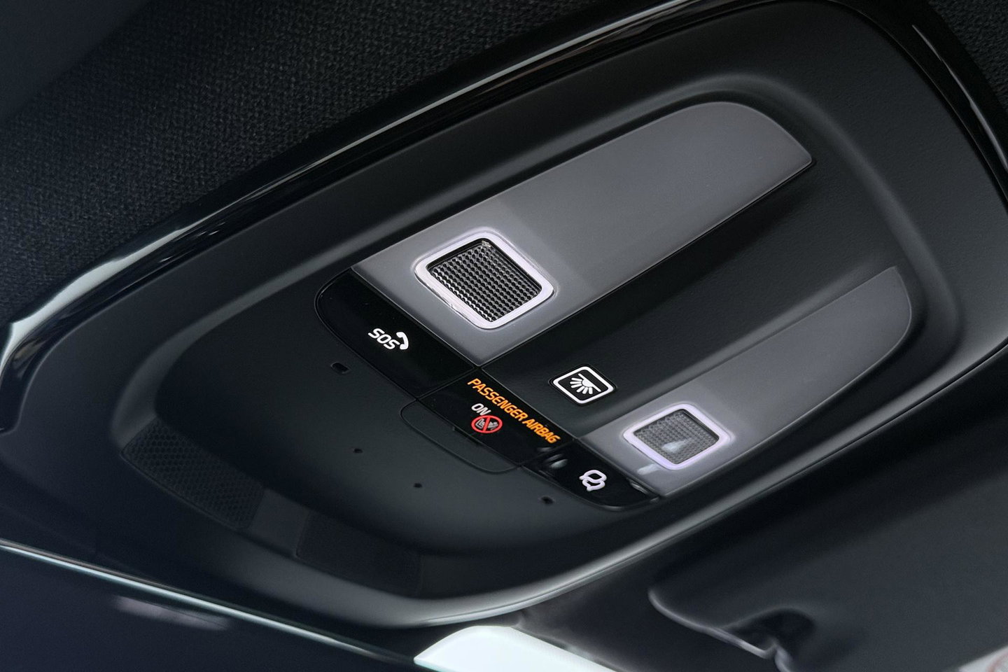 Volvo EX40 Extended Range Plus Black Edition 82 kWh | ACC | Harman/Kardon | 360° Camera | Stoel+Stuurverwarming | BLIS | 20 Inch