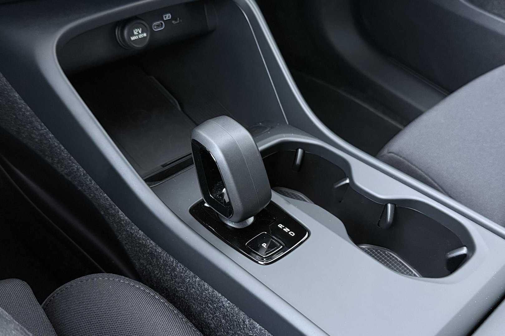 Volvo EX40 Extended Range Plus Black Edition 82 kWh | ACC | Harman/Kardon | 360° Camera | Stoel+Stuurverwarming | BLIS | 20 Inch