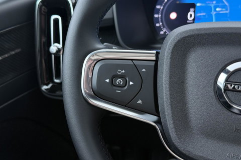 Volvo EX40 Extended Range Plus Black Edition 82 kWh | ACC | Harman/Kardon | 360° Camera | Stoel+Stuurverwarming | BLIS | 20 Inch