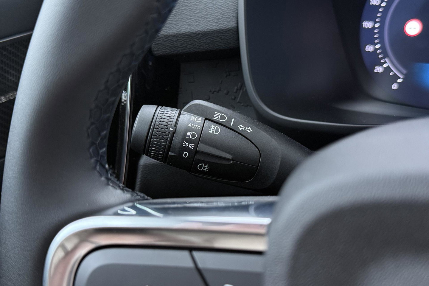 Volvo EX40 Extended Range Plus Black Edition 82 kWh | ACC | Harman/Kardon | 360° Camera | Stoel+Stuurverwarming | BLIS | 20 Inch