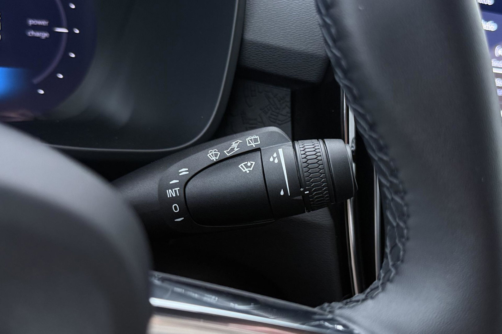 Volvo EX40 Extended Range Plus Black Edition 82 kWh | ACC | Harman/Kardon | 360° Camera | Stoel+Stuurverwarming | BLIS | 20 Inch