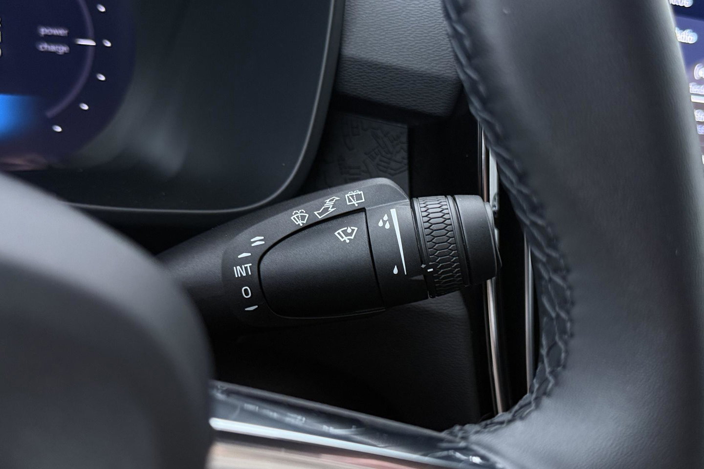 Volvo EX40 Extended Range Plus Black Edition 82 kWh | ACC | Harman/Kardon | 360° Camera | Stoel+Stuurverwarming | BLIS | 20 Inch