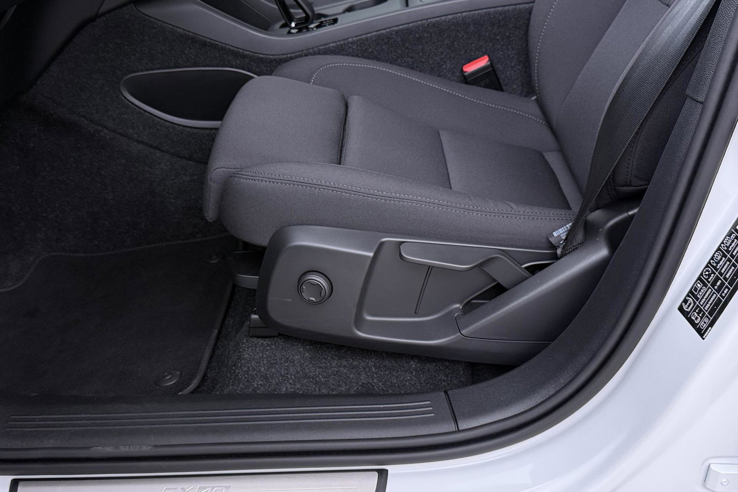 Volvo EX40 Extended Range Plus Black Edition 82 kWh | ACC | Harman/Kardon | 360° Camera | Stoel+Stuurverwarming | BLIS | 20 Inch