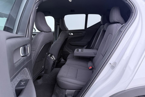 Volvo EX40 Extended Range Plus Black Edition 82 kWh | ACC | Harman/Kardon | 360° Camera | Stoel+Stuurverwarming | BLIS | 20 Inch