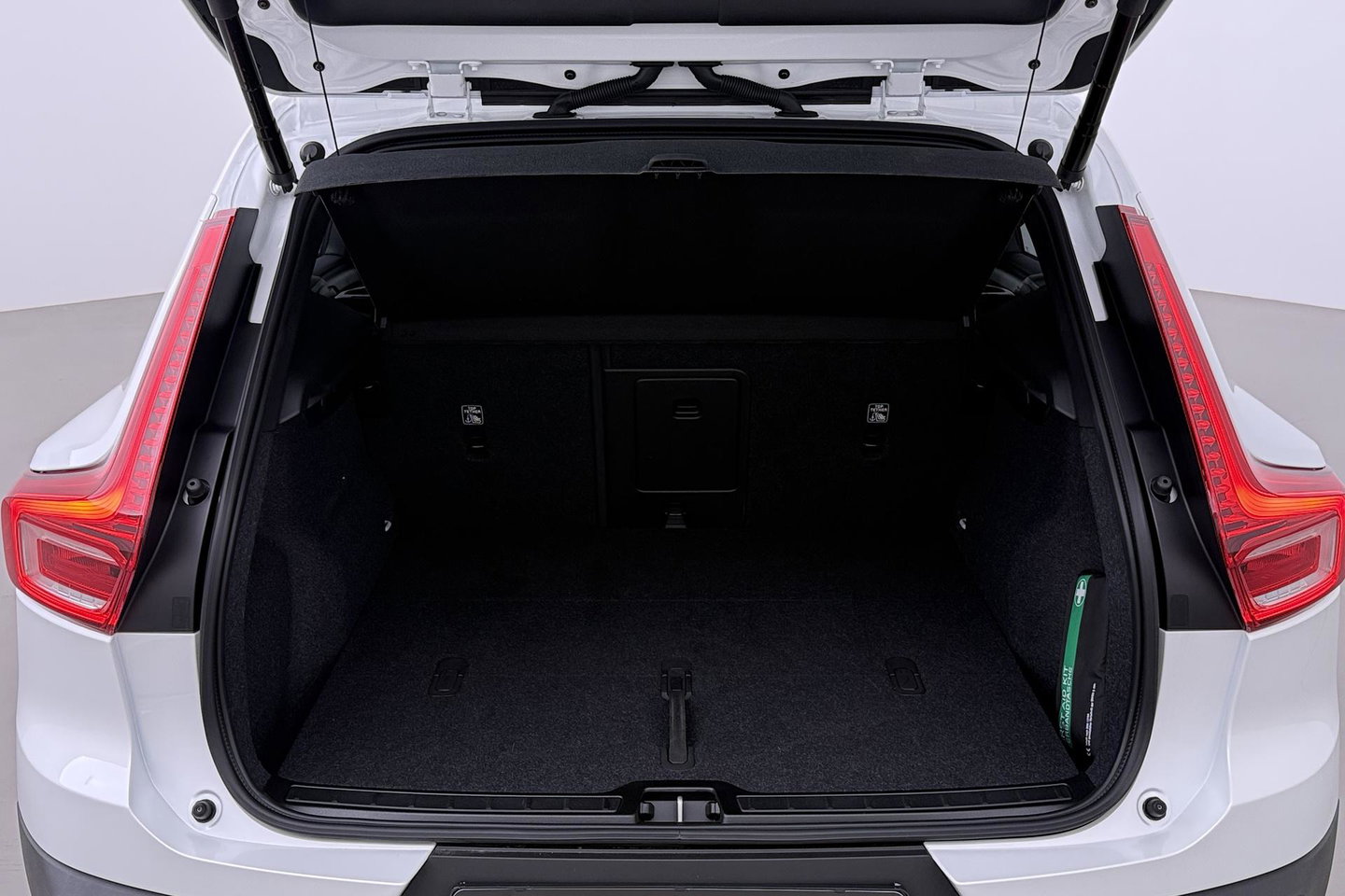 Volvo EX40 Extended Range Plus Black Edition 82 kWh | ACC | Harman/Kardon | 360° Camera | Stoel+Stuurverwarming | BLIS | 20 Inch