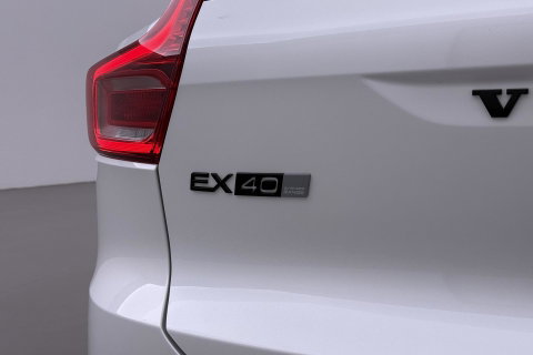 Volvo EX40 Extended Range Plus Black Edition 82 kWh | ACC | Harman/Kardon | 360° Camera | Stoel+Stuurverwarming | BLIS | 20 Inch