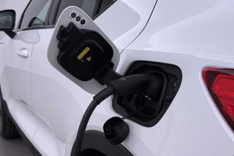 Volvo EX40 Extended Range Plus Black Edition 82 kWh | ACC | Harman/Kardon | 360° Camera | Stoel+Stuurverwarming | BLIS | 20 Inch