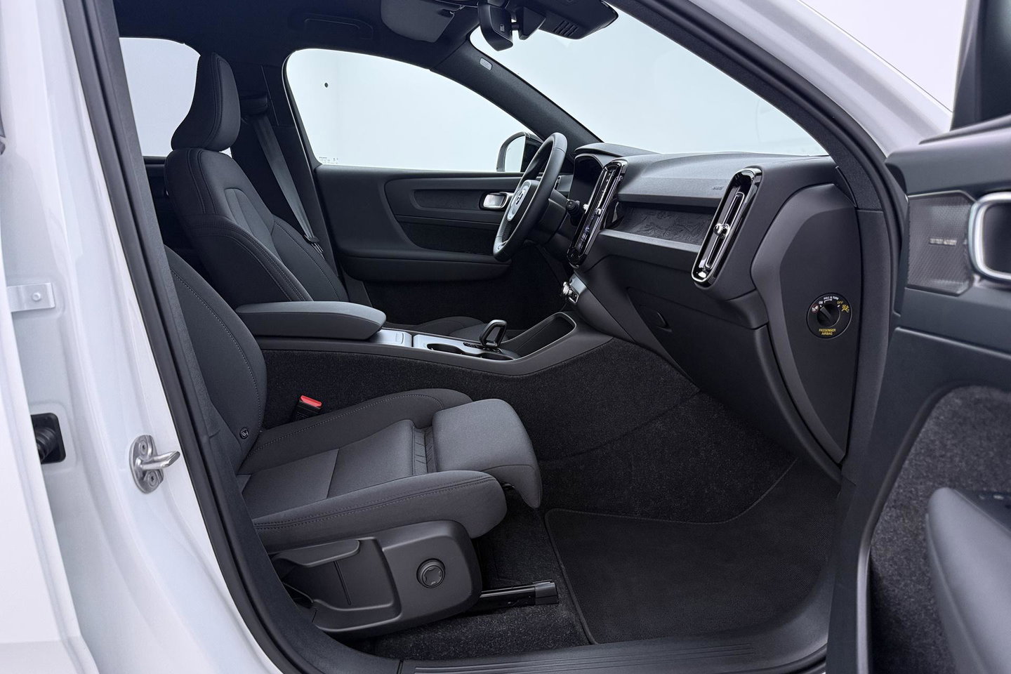 Volvo EX40 Extended Range Plus Black Edition 82 kWh | ACC | Harman/Kardon | 360° Camera | Stoel+Stuurverwarming | BLIS | 20 Inch