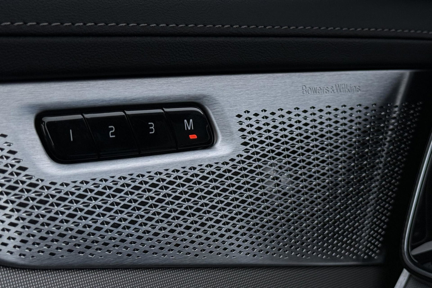 Volvo XC90 T8 Plug-in hybrid Ultra Black Edition | ACC | Luchtvering | Bowers&Wilkins | Massage+Ventilatie | Head-Up | 360° Camera