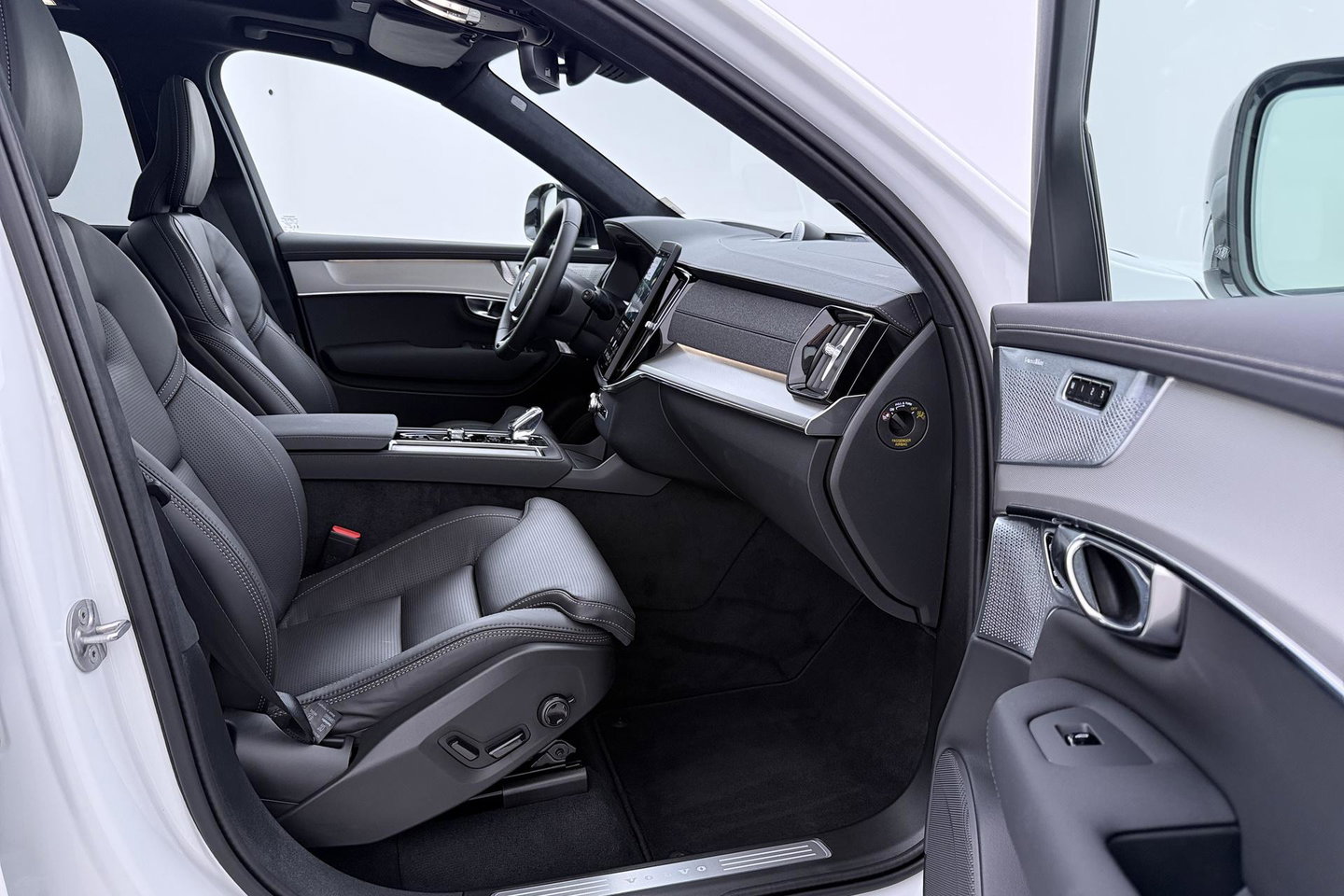 Volvo XC90 T8 Plug-in hybrid Ultra Black Edition | ACC | Luchtvering | Bowers&Wilkins | Massage+Ventilatie | Head-Up | 360° Camera