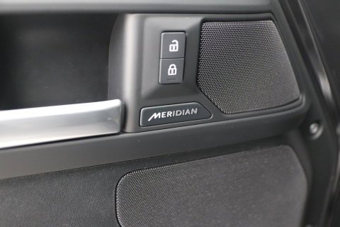 Land Rover Defender P300e 110 X-Dynamic SE | FACELIFT | ACC | Panoramadak | 22 Inch | ClearSight | Stoel+Stuurverwarming | Trekhaak