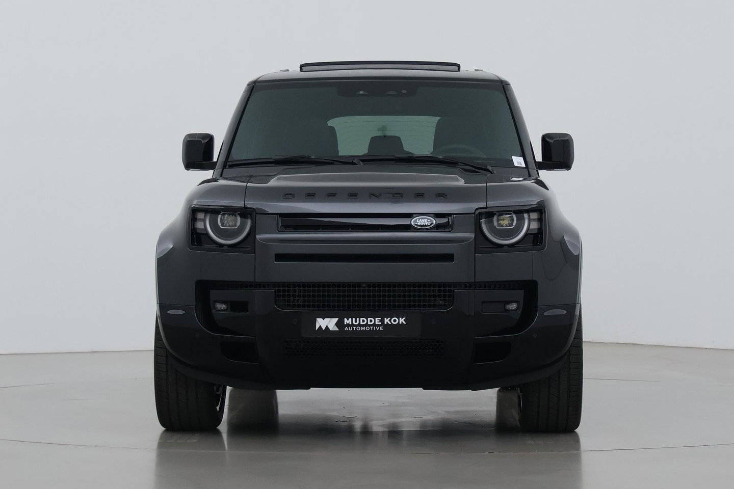 Land Rover Defender P300e 110 X-Dynamic SE | FACELIFT | ACC | Panoramadak | 22 Inch | ClearSight | Stoel+Stuurverwarming | Trekhaak