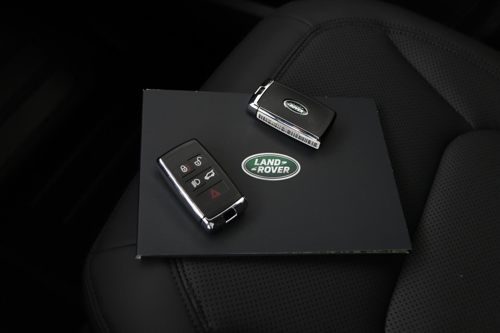 Land Rover Defender P300e 110 X-Dynamic SE | FACELIFT | ACC | Panoramadak | 22 Inch | ClearSight | Stoel+Stuurverwarming | Trekhaak
