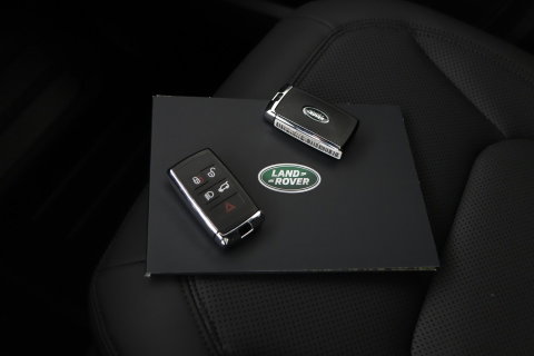 Land Rover Defender P300e 110 X-Dynamic SE | FACELIFT | ACC | Panoramadak | 22 Inch | ClearSight | Stoel+Stuurverwarming | Trekhaak