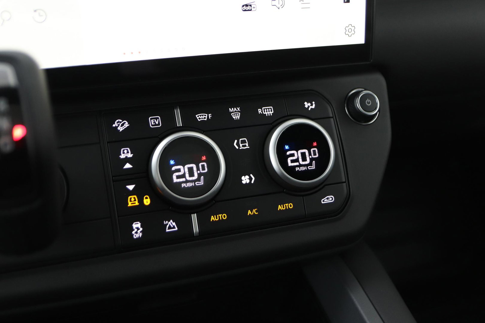 Land Rover Defender P300e 110 X-Dynamic SE | FACELIFT | ACC | Panoramadak | 22 Inch | ClearSight | Stoel+Stuurverwarming | Trekhaak