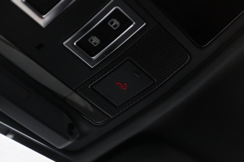 Land Rover Defender P300e 110 X-Dynamic SE | FACELIFT | ACC | Panoramadak | 22 Inch | ClearSight | Stoel+Stuurverwarming | Trekhaak