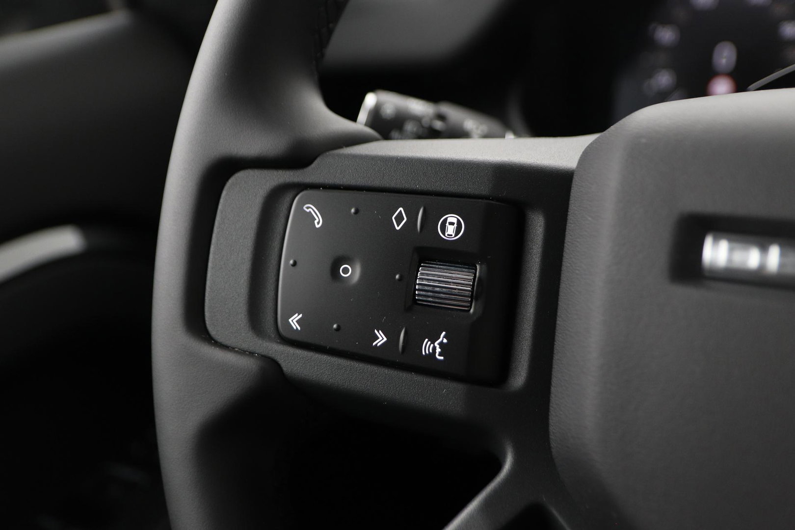 Land Rover Defender P300e 110 X-Dynamic SE | FACELIFT | ACC | Panoramadak | 22 Inch | ClearSight | Stoel+Stuurverwarming | Trekhaak