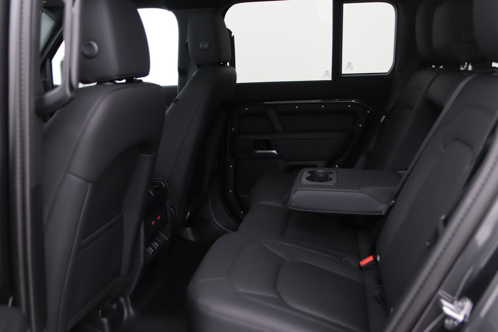 Land Rover Defender P300e 110 X-Dynamic SE | FACELIFT | ACC | Panoramadak | 22 Inch | ClearSight | Stoel+Stuurverwarming | Trekhaak