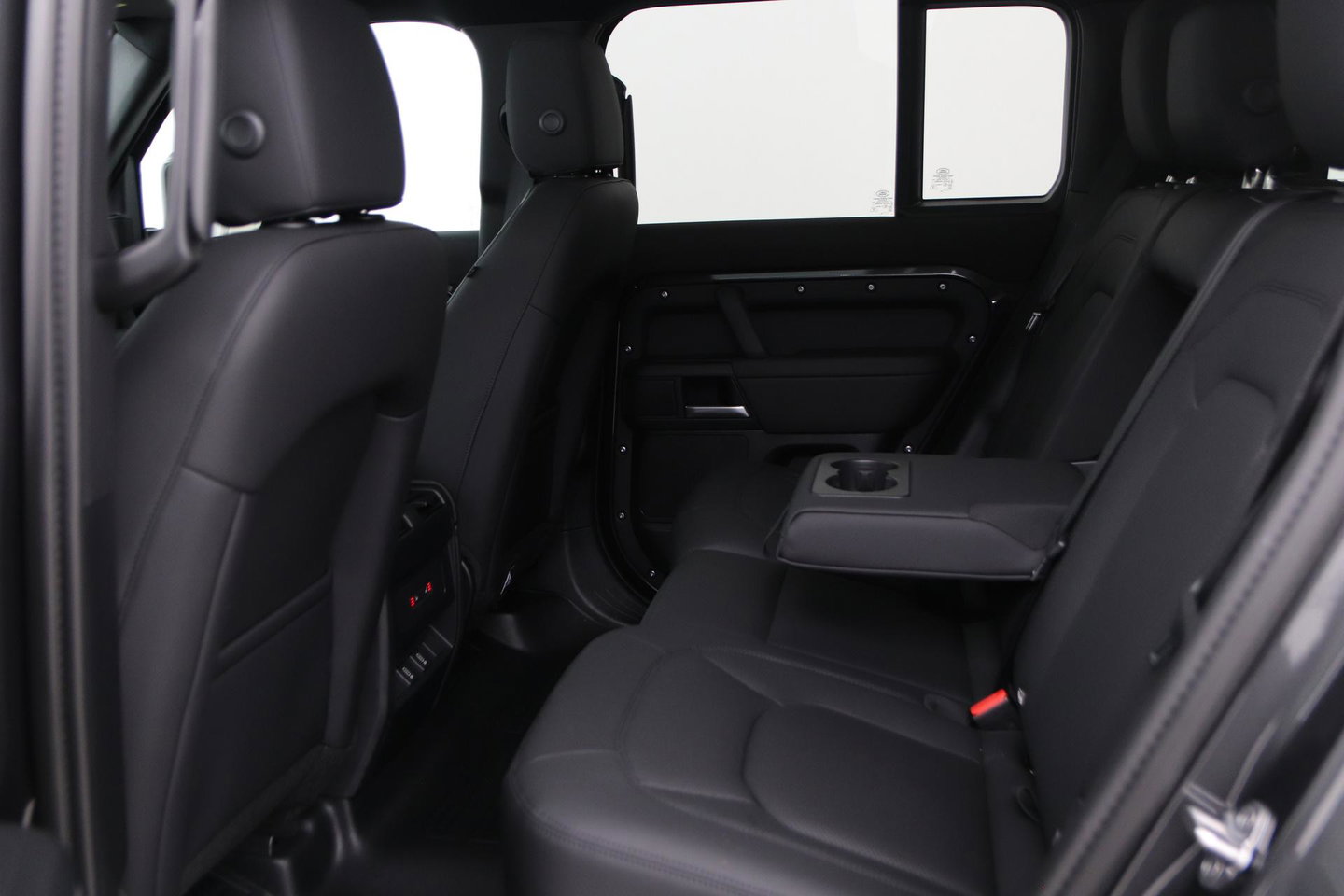 Land Rover Defender P300e 110 X-Dynamic SE | FACELIFT | ACC | Panoramadak | 22 Inch | ClearSight | Stoel+Stuurverwarming | Trekhaak