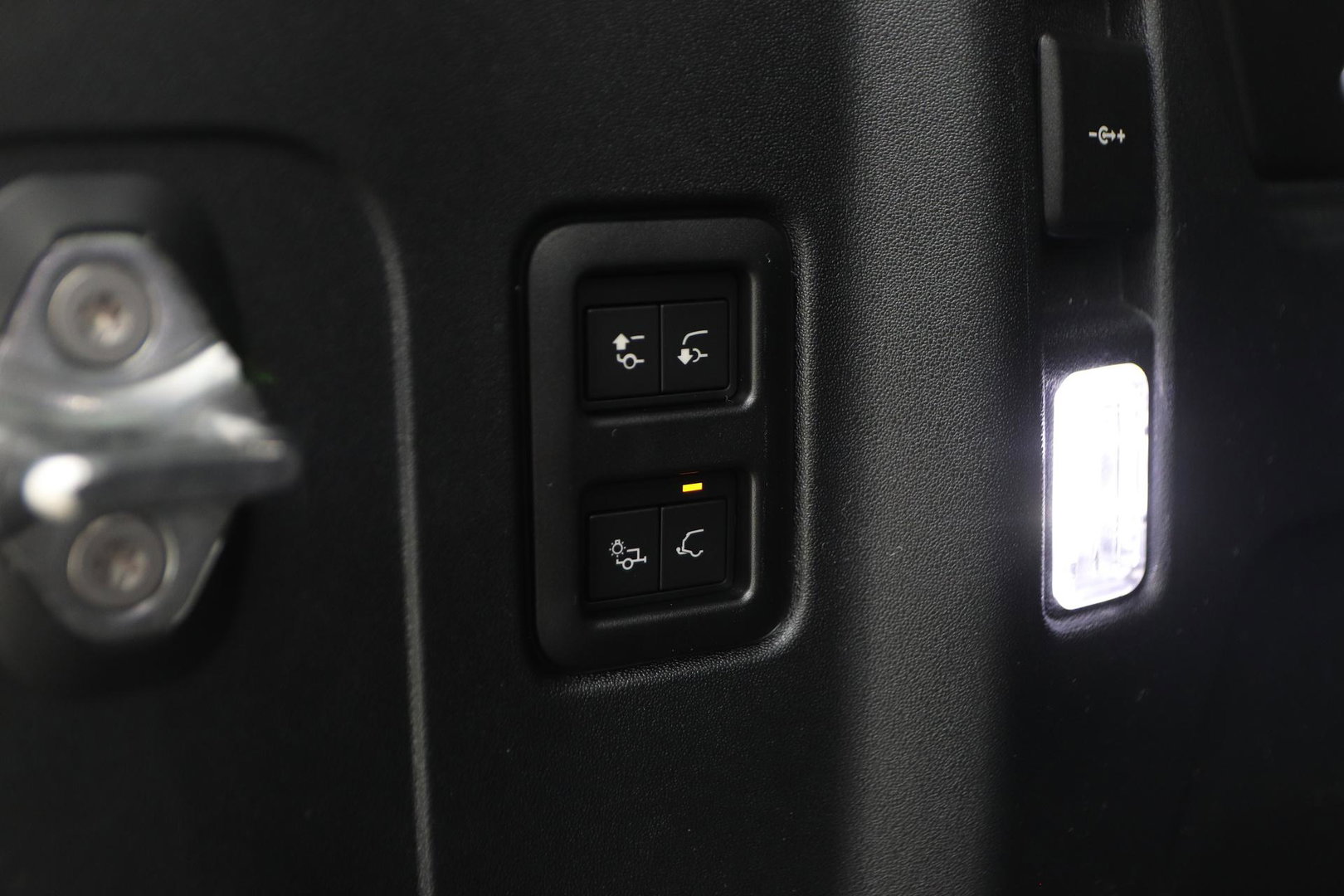 Land Rover Defender P300e 110 X-Dynamic SE | FACELIFT | ACC | Panoramadak | 22 Inch | ClearSight | Stoel+Stuurverwarming | Trekhaak