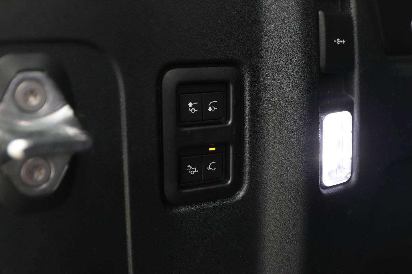 Land Rover Defender P300e 110 X-Dynamic SE | FACELIFT | ACC | Panoramadak | 22 Inch | ClearSight | Stoel+Stuurverwarming | Trekhaak