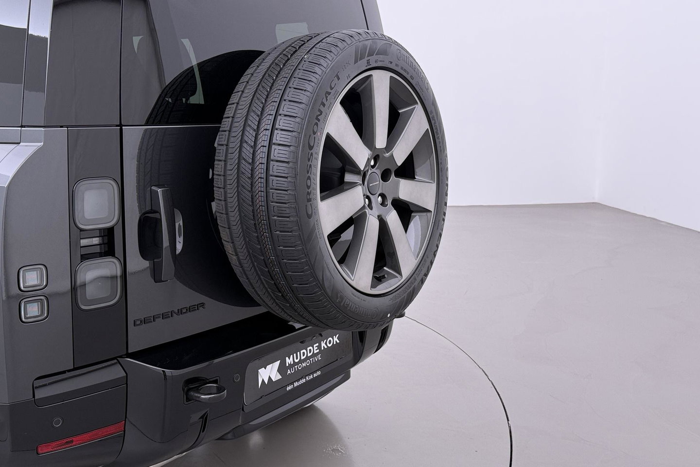 Land Rover Defender P300e 110 X-Dynamic SE | FACELIFT | ACC | Panoramadak | 22 Inch | ClearSight | Stoel+Stuurverwarming | Trekhaak