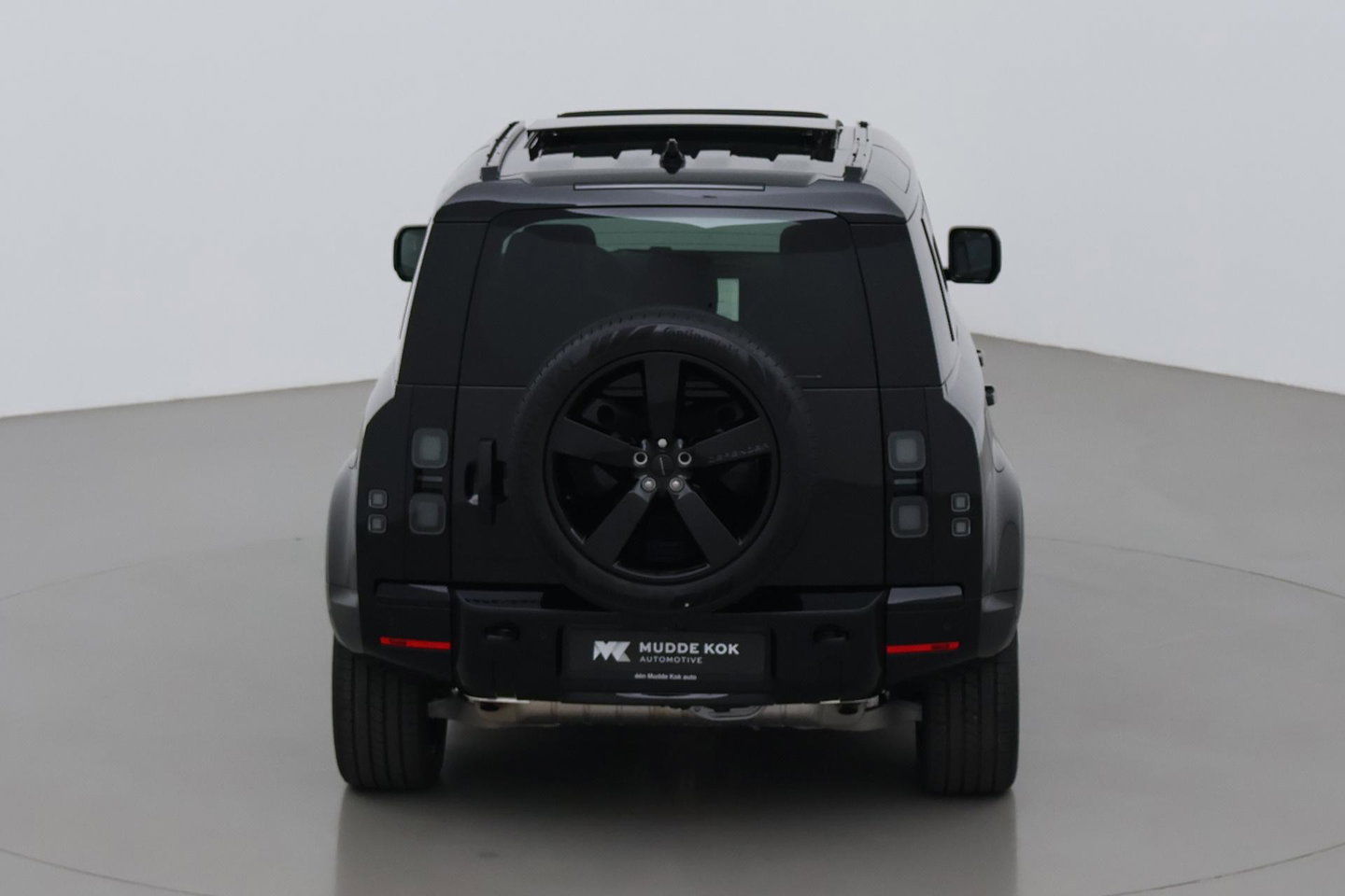 Land Rover Defender 2.0 P300e 110 X-Dynamic HSE | FACELIFT | ClearSight | Meridian Surround | Koelbox | Luchtvering | Trekhaak