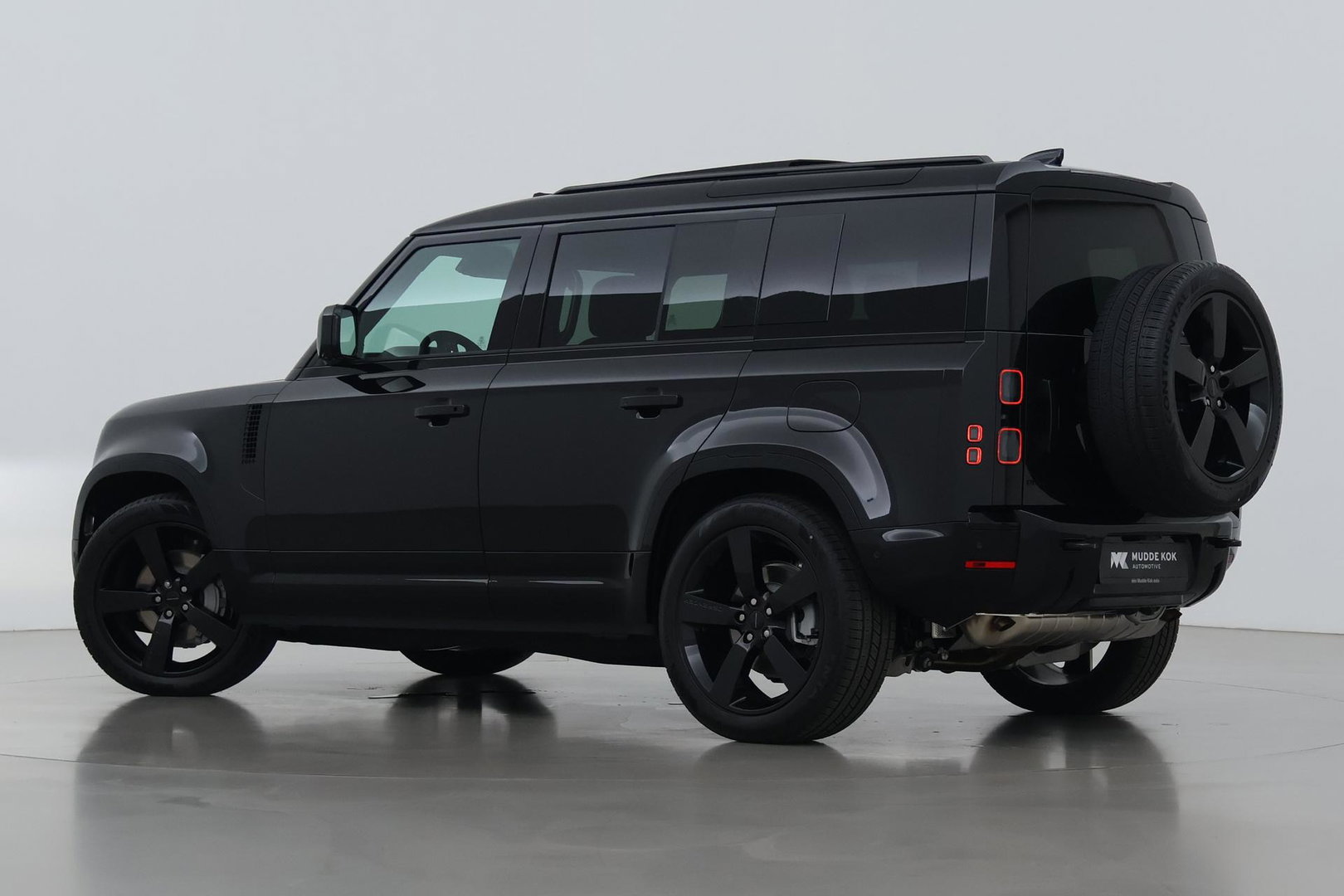 Land Rover Defender 2.0 P300e 110 X-Dynamic HSE | FACELIFT | ClearSight | Meridian Surround | Koelbox | Luchtvering | Trekhaak