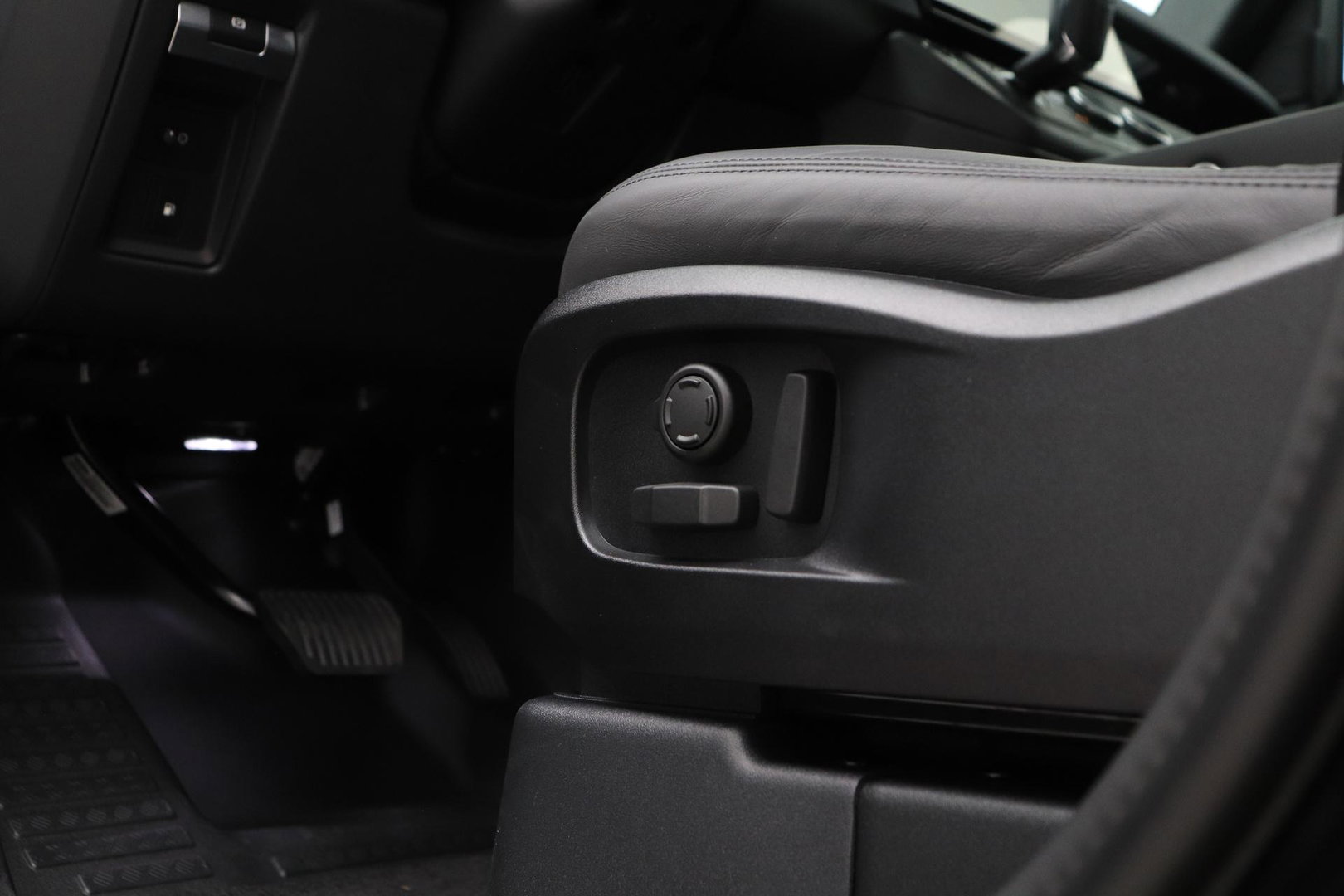Land Rover Defender 2.0 P300e 110 X-Dynamic HSE | FACELIFT | ClearSight | Meridian Surround | Koelbox | Luchtvering | Trekhaak
