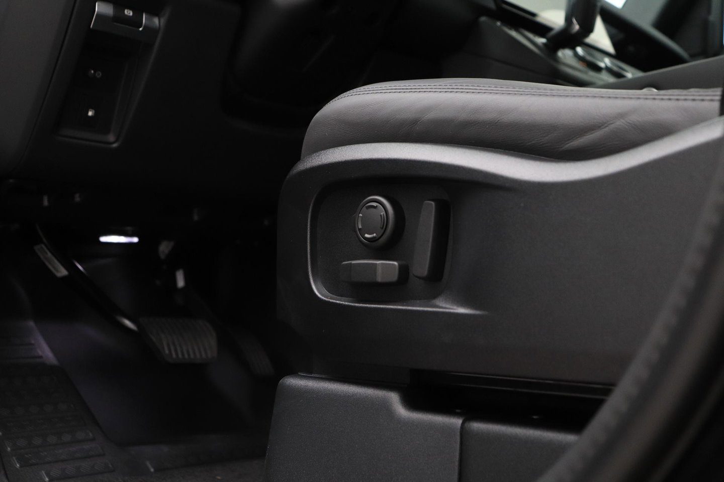 Land Rover Defender 2.0 P300e 110 X-Dynamic HSE | FACELIFT | ClearSight | Meridian Surround | Koelbox | Luchtvering | Trekhaak