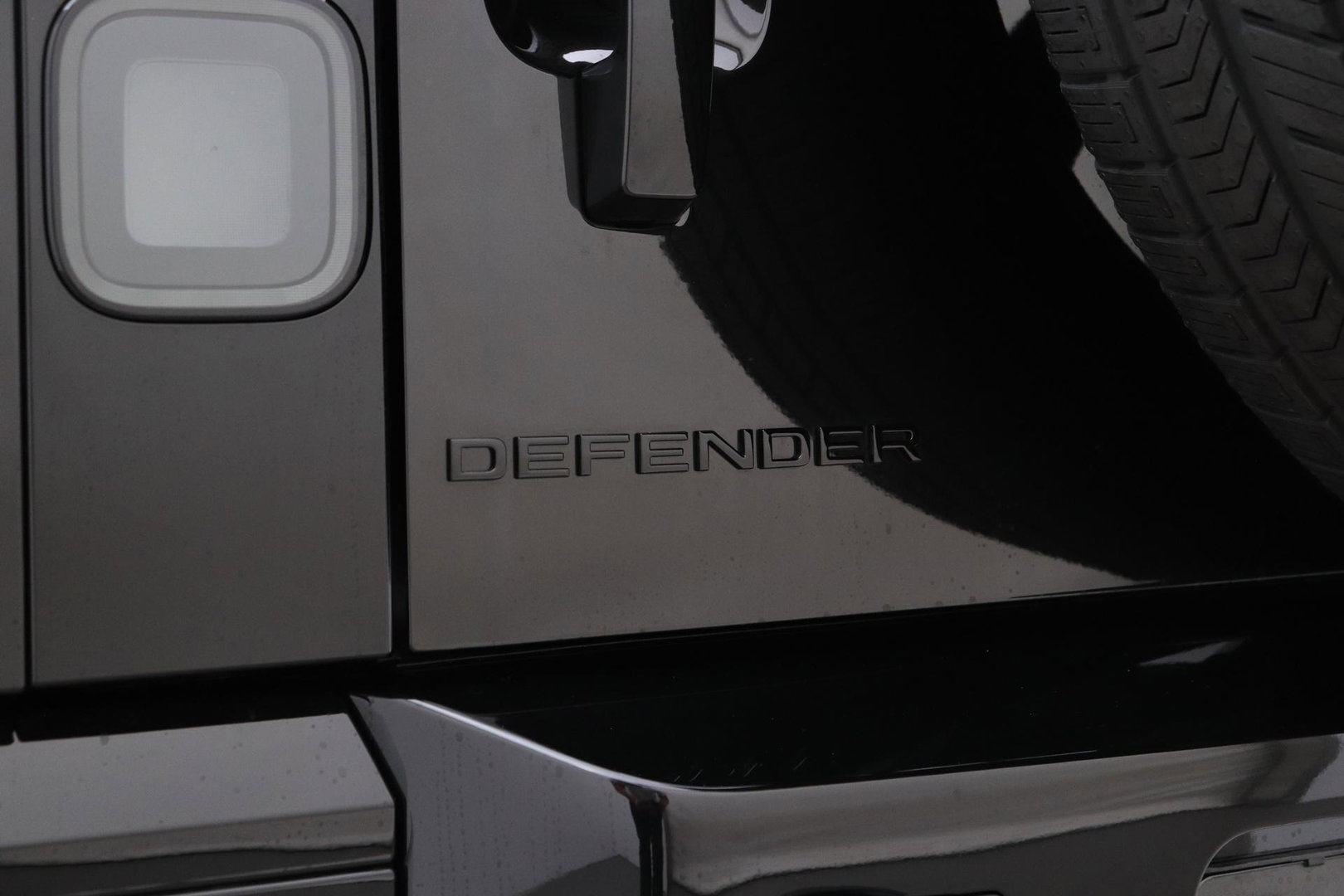 Land Rover Defender 2.0 P300e 110 X-Dynamic HSE | FACELIFT | ClearSight | Meridian Surround | Koelbox | Luchtvering | Trekhaak