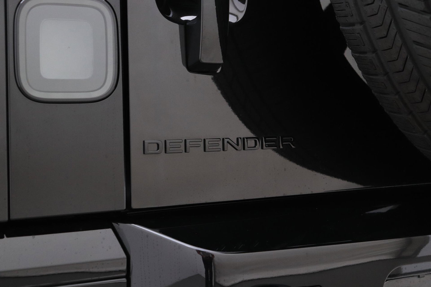 Land Rover Defender 2.0 P300e 110 X-Dynamic HSE | FACELIFT | ClearSight | Meridian Surround | Koelbox | Luchtvering | Trekhaak